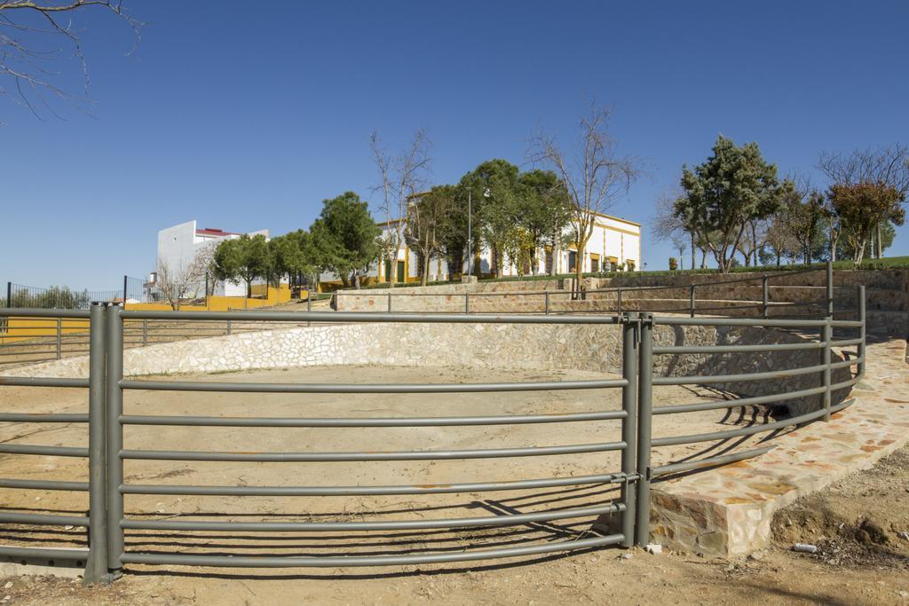 Hotel Bodega El Moral Ribera del Fresno Exterior photo